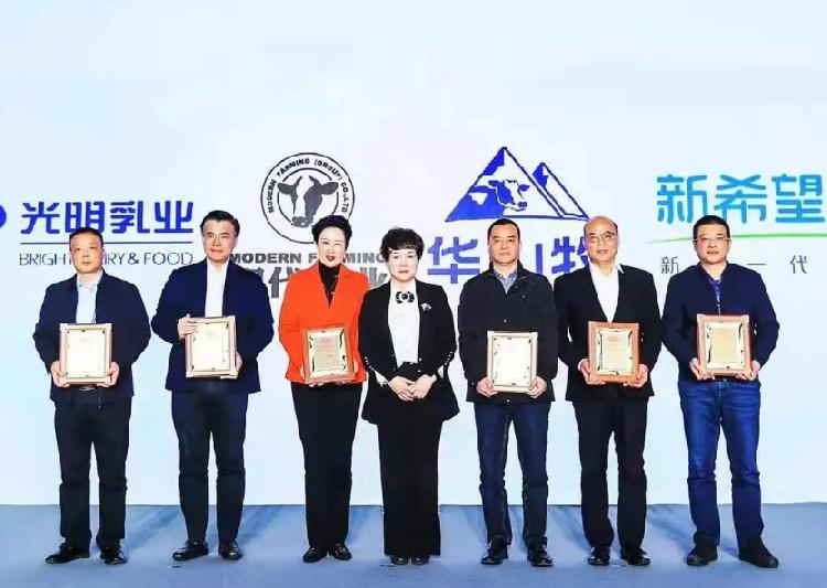 重庆日报：捷报，天友乳业荣获2021年国家优质乳工程双项大奖！